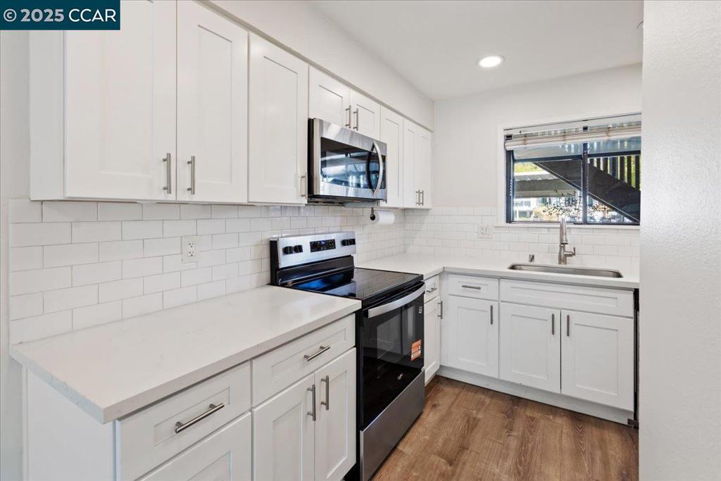 BAY VIEW VILLAS - Residential