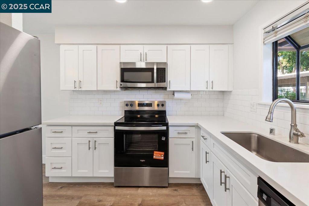 BAY VIEW VILLAS - Residential