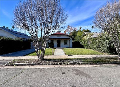 Photo of 608 Linda Pl, Redlands, CA 92373 (MLS # IV26042087)