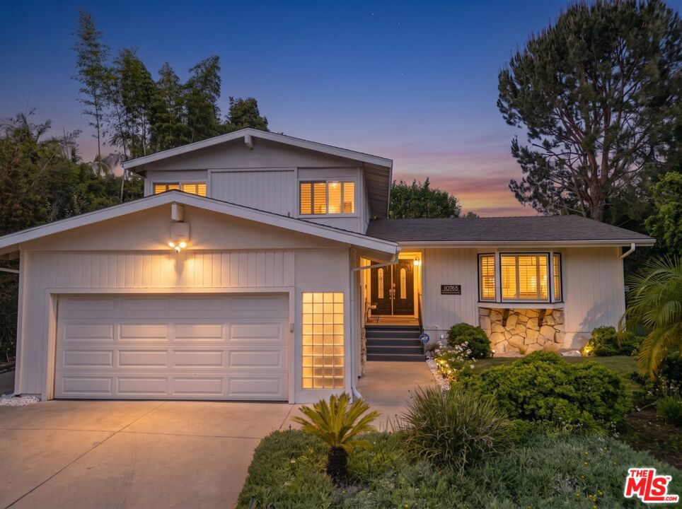Photo of 10765 Wrightwood Lane, Los Angeles, CA 91604 (MLS # 26930553)