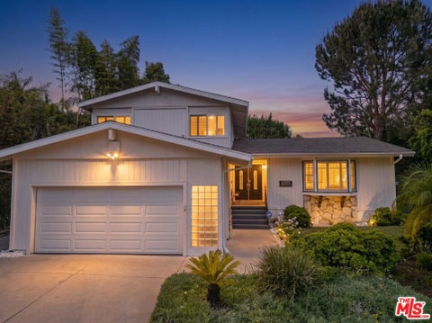 Photo of 10765 Wrightwood Lane, Los Angeles, CA 91604 (MLS # 26930553)
