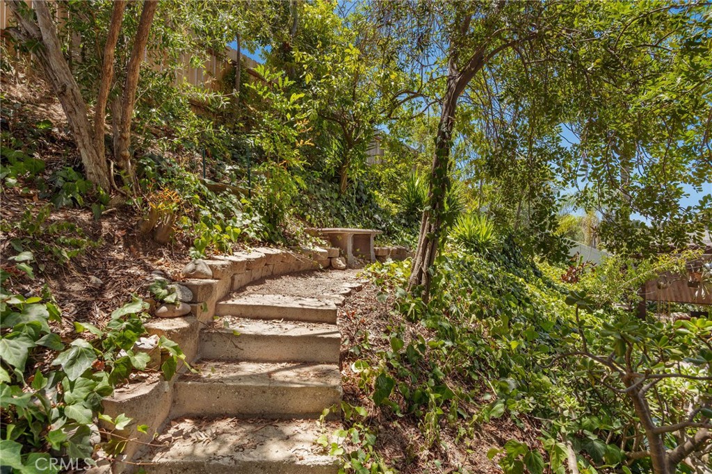 1708 Beechwood
