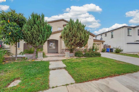 Photo of 6708 Sao Tiago Way WAY, Elk Grove, CA 95757 (MLS # 41147355)