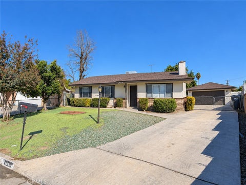Photo of 41210 Jamaica Lane, Hemet, CA 92544 (MLS # CV26223470)