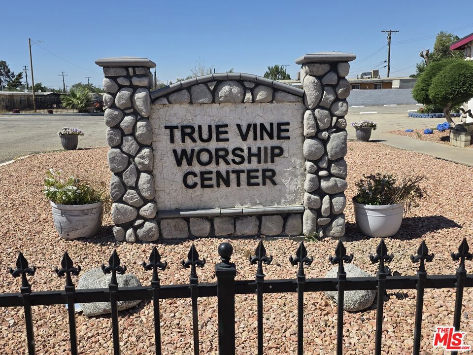 859 E Avenue Q