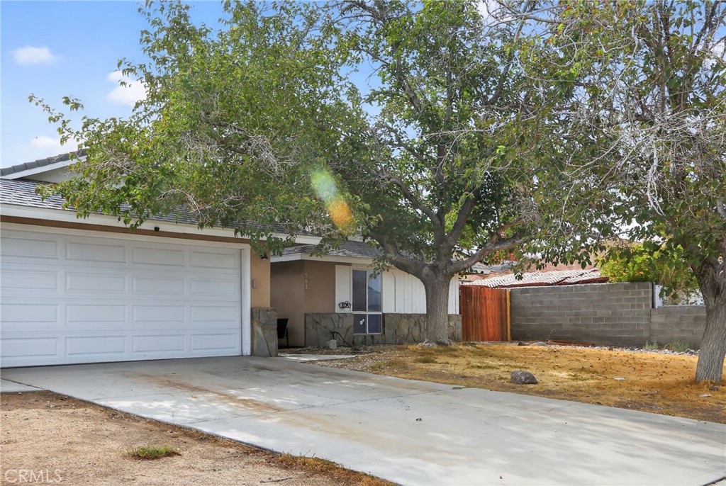 Priced to Sell!!
Welcome to this spacious 5-bedroom, 2-bathroom home in the heart of Ridgecrest, CA!
Offering approximately 1,700 sq. ft. of comfortable living space, this residence is perfect for entertaining. Inside, you’ll find a bright and inviting floor plan with a generous living area, functional kitchen, and ample storage throughout. The five bedrooms provide flexibility for home offices, guest rooms, or hobby spaces, while the backyard offers plenty of space to relax, entertain, or create your dream outdoor retreat. Conveniently located near schools, shopping, and local amenities, this home combines size, comfort, and value in one great package.