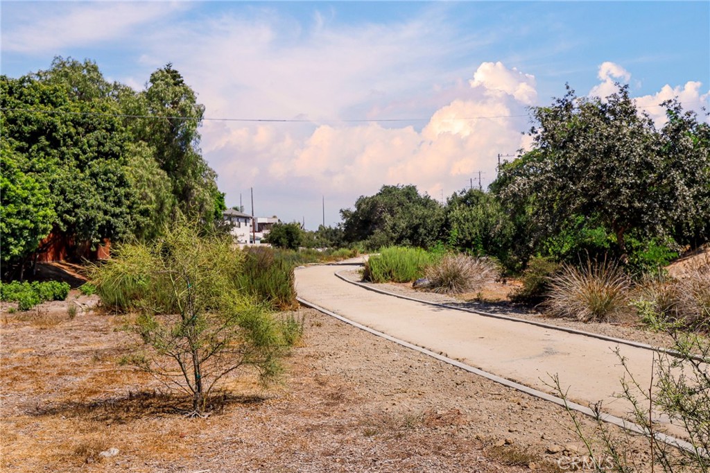 800 Termino Avenue 10