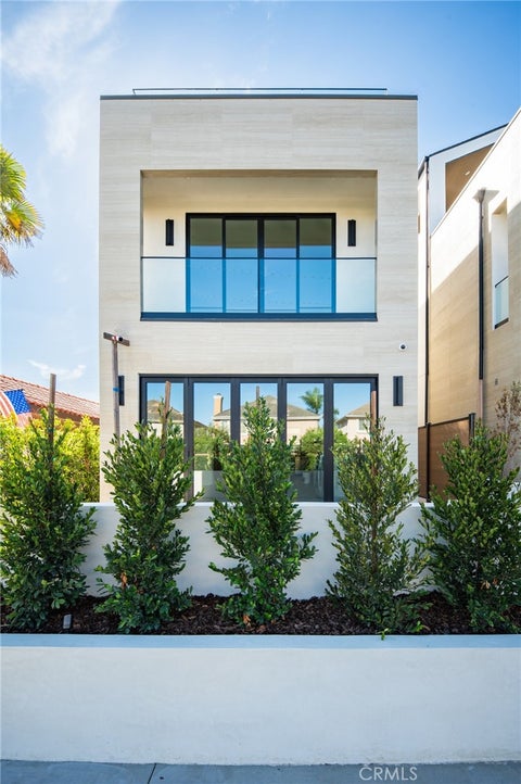Photo of 1113 Florida Street, Huntington Beach, CA 92648 (MLS # OC26216666)