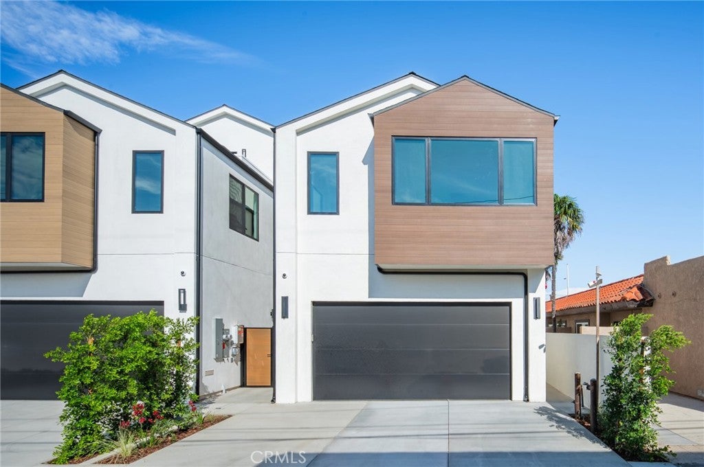 Photo of 1113 Florida Street, Huntington Beach, CA 92648 (MLS # OC26216666)