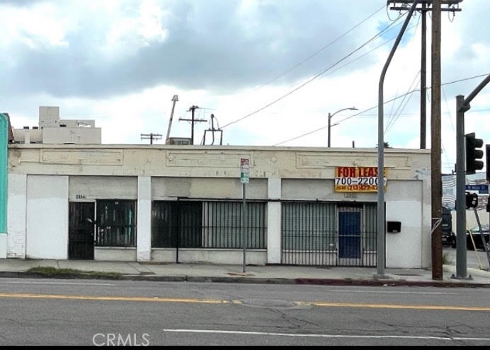 Prime investment and development opportunity in the heart of Lincoln Heights!
High-visibility corner lot on N. Main Street with excellent traffic exposure. Ideal for developers to build a 4-story mixed-use or commercial project (buyer to verify with the city). Adjacent property at 2806 N. Main St is also available, and both properties must be sold together. A great opportunity for investors and developers in a rapidly growing area.