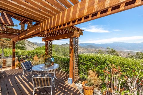 Photo of 335 Rainbow Crest Road, Fallbrook, CA 92028 (MLS # ND25122341)