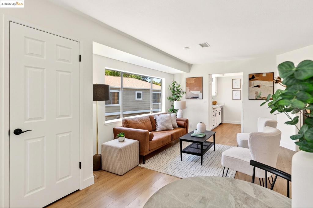 COUNTRY VILLAGE - Residential