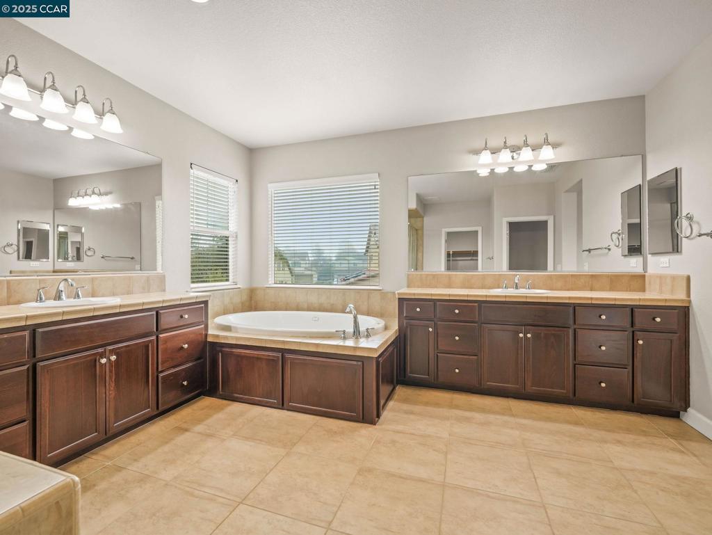 SUMMERLAKE - Residential