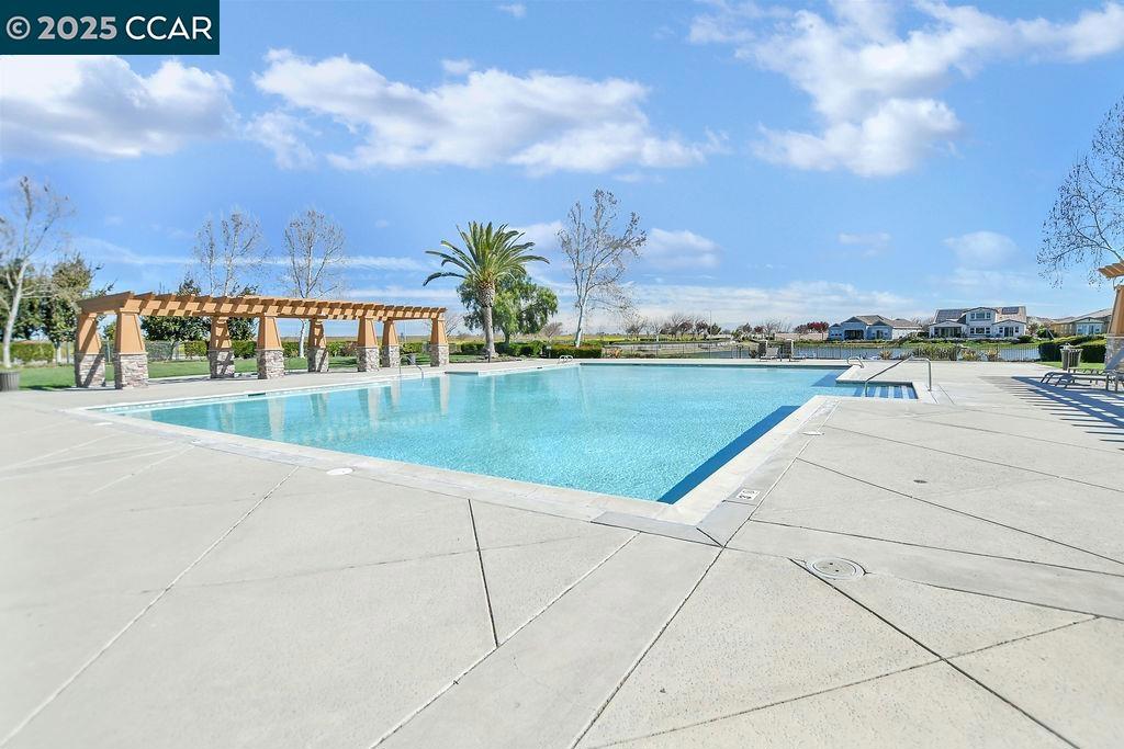 SUMMERLAKE - Residential