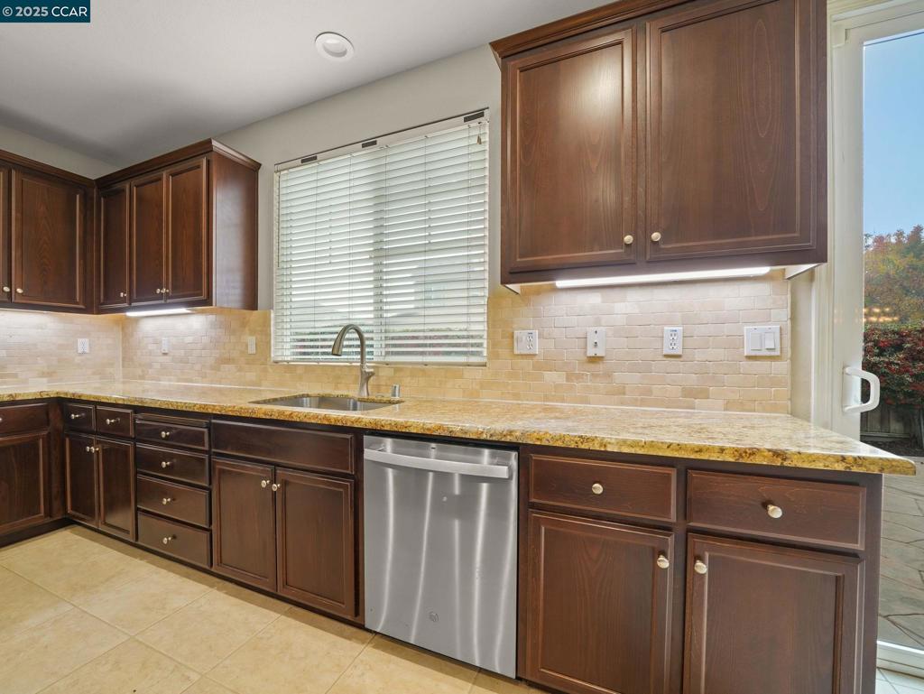 SUMMERLAKE - Residential