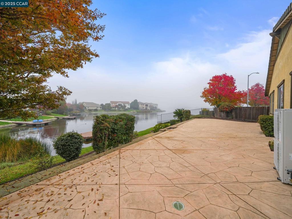 SUMMERLAKE - Residential