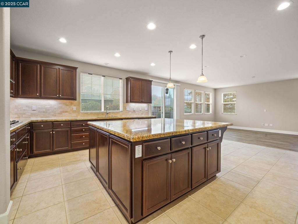 SUMMERLAKE - Residential