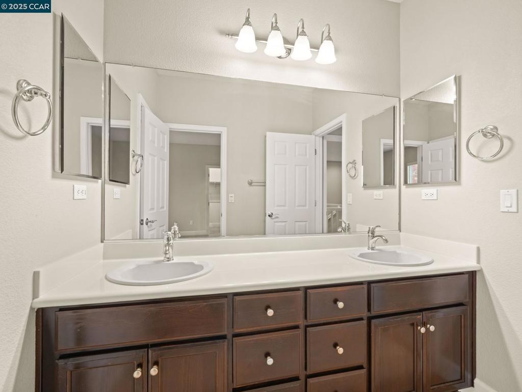 SUMMERLAKE - Residential