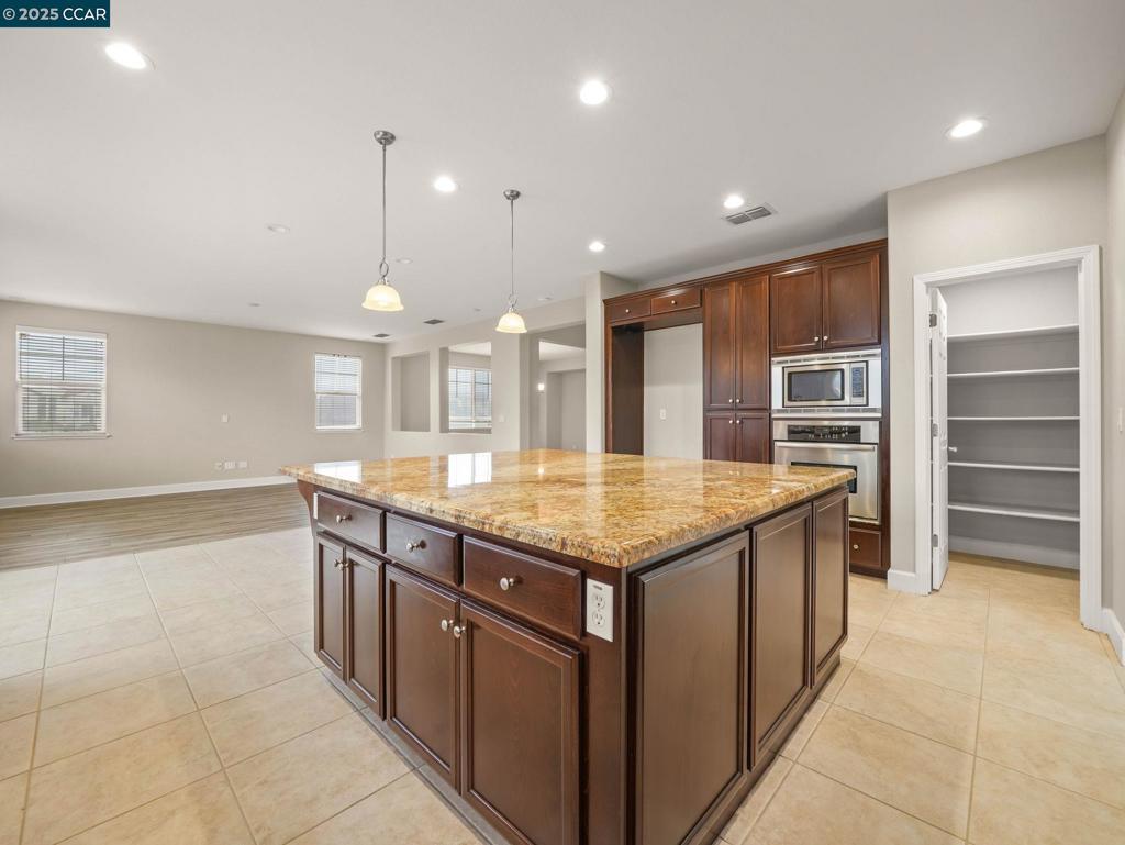 SUMMERLAKE - Residential