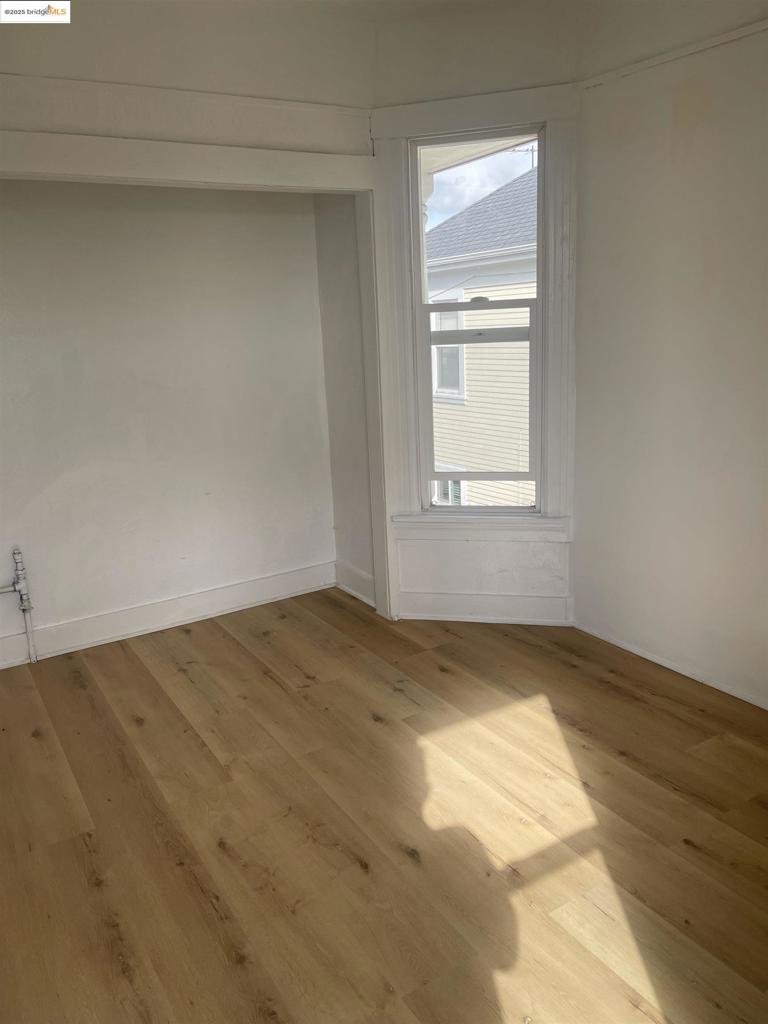 E OAKLAND - Residential Income