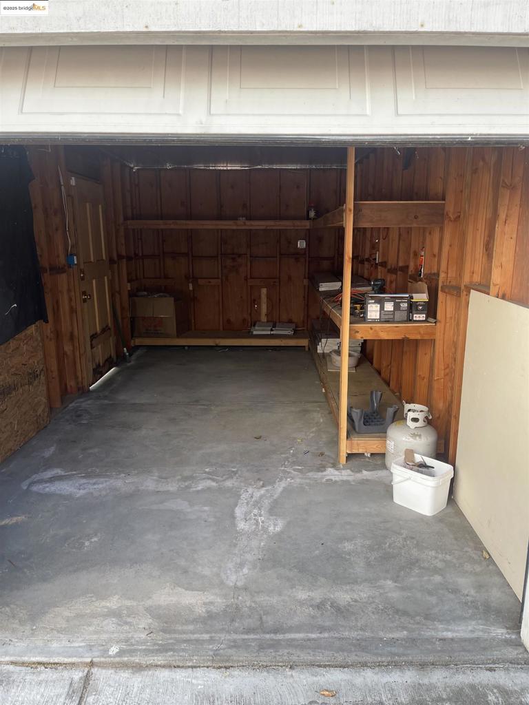 E OAKLAND - Residential Income