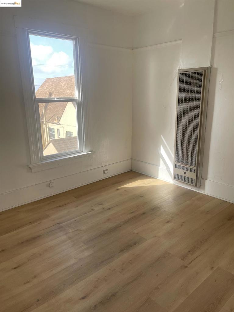 E OAKLAND - Residential Income