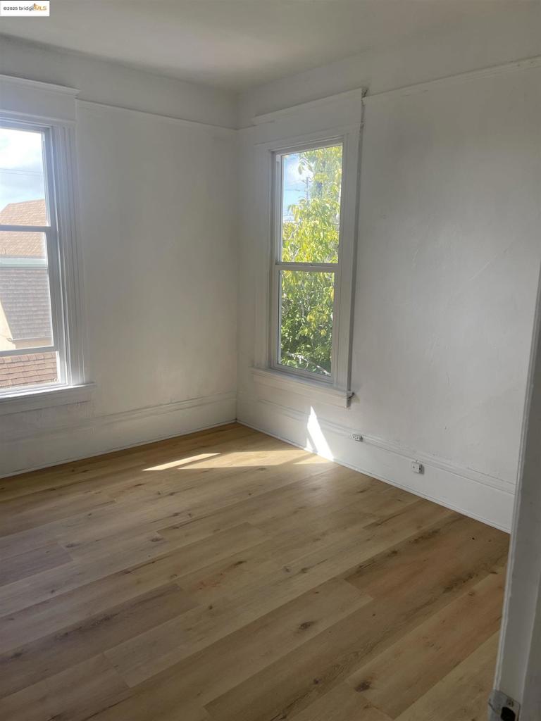 E OAKLAND - Residential Income