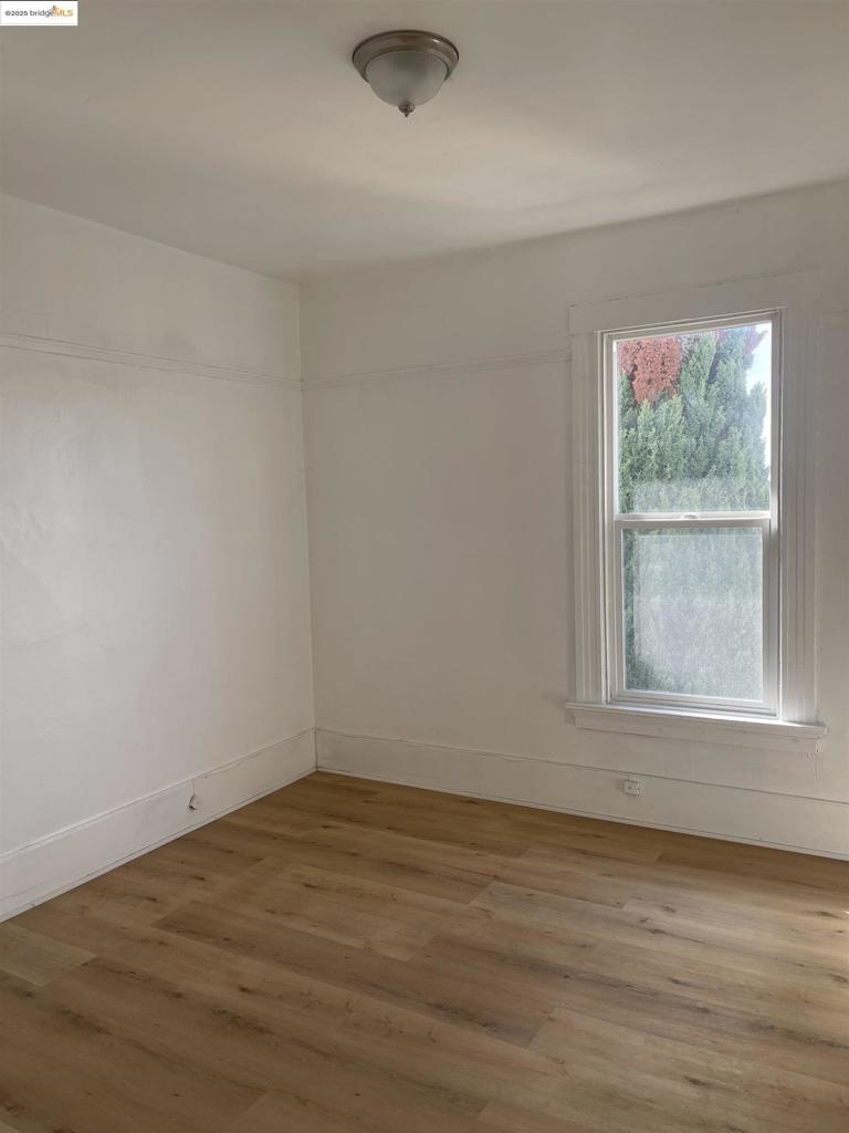 E OAKLAND - Residential Income