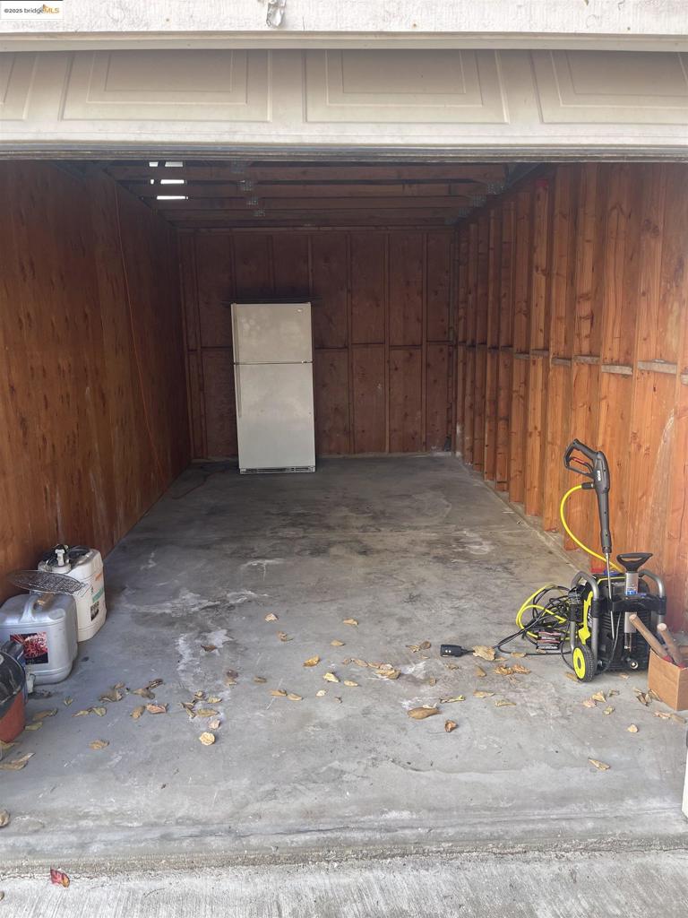 E OAKLAND - Residential Income