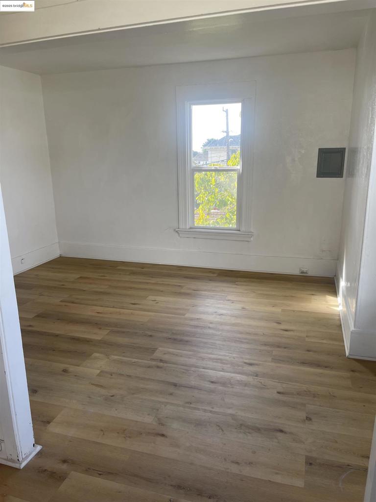 E OAKLAND - Residential Income