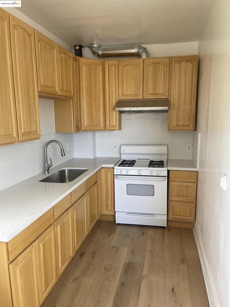 E OAKLAND - Residential Income