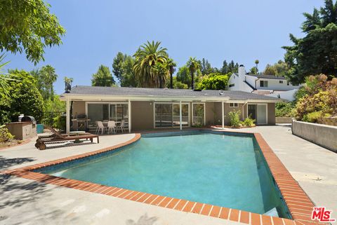 Photo of 4863 Don Juan Place, Woodland Hills, CA 91364 (MLS # 26796007)