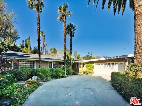 Photo of 4863 Don Juan Place, Woodland Hills, CA 91364 (MLS # 26796007)