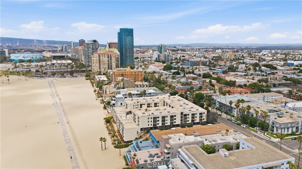 1140 E Ocean