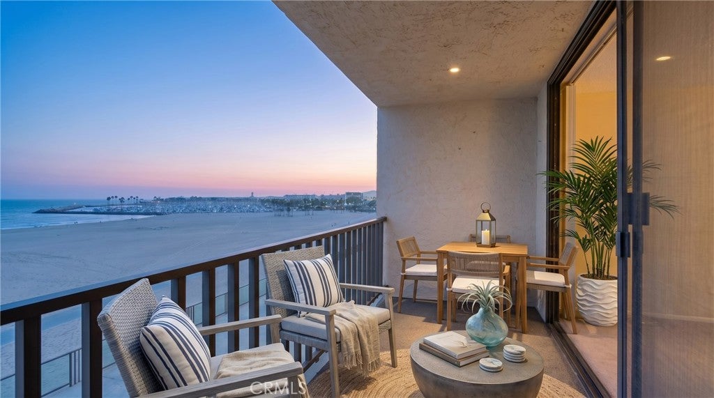 1140 E Ocean