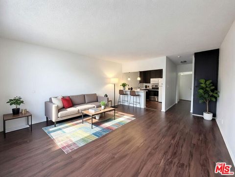 Photo of 1125 W 36th Place #8, Los Angeles, CA 90007 (MLS # 26827261)