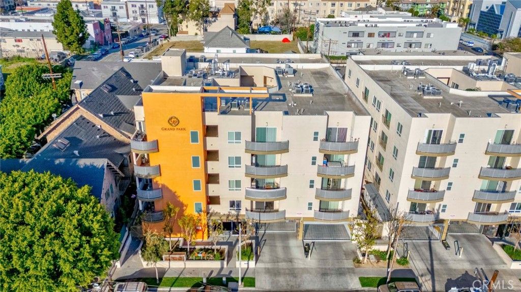 Photo of 2321 W 10th Street #402, Los Angeles, CA 90006 (MLS # PW26019044)