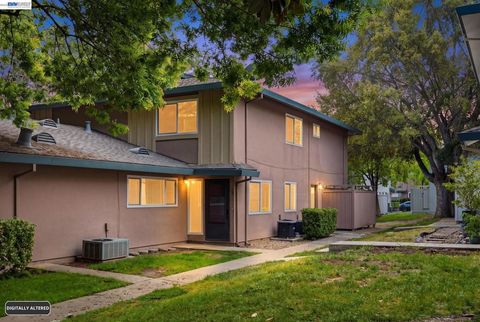 Photo of 8185 Arroyo Dr Dr, Pleasanton, CA 94588 (MLS # 41130940)