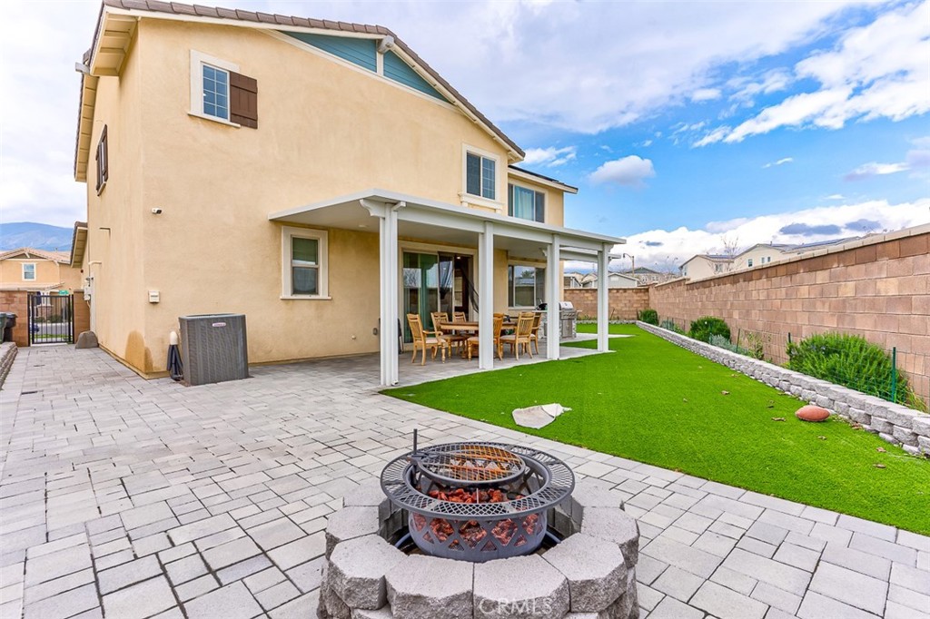 5597 Royal Oaks Way