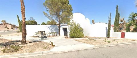 Photo of 26325 Edgewater Ln, Helendale, CA 92342 (MLS # SW25222769)