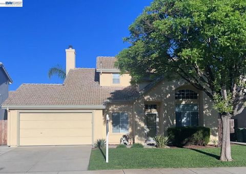 Photo of 1420 Teakwood Way Way, Tracy, CA 95376 (MLS # 41129673)