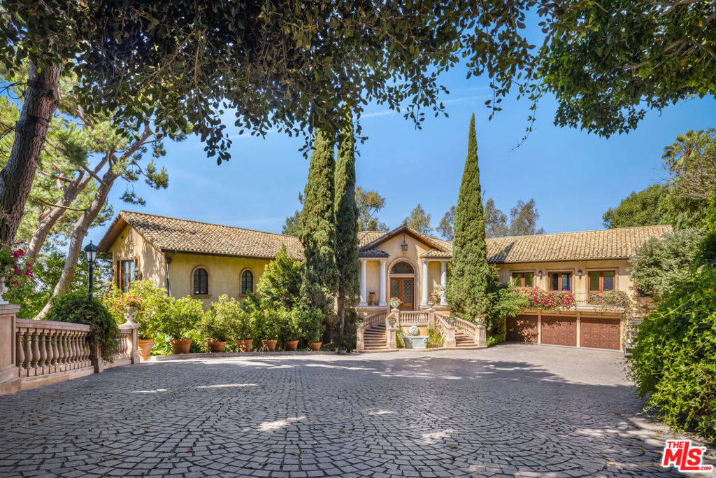 1005 Bel Air Court