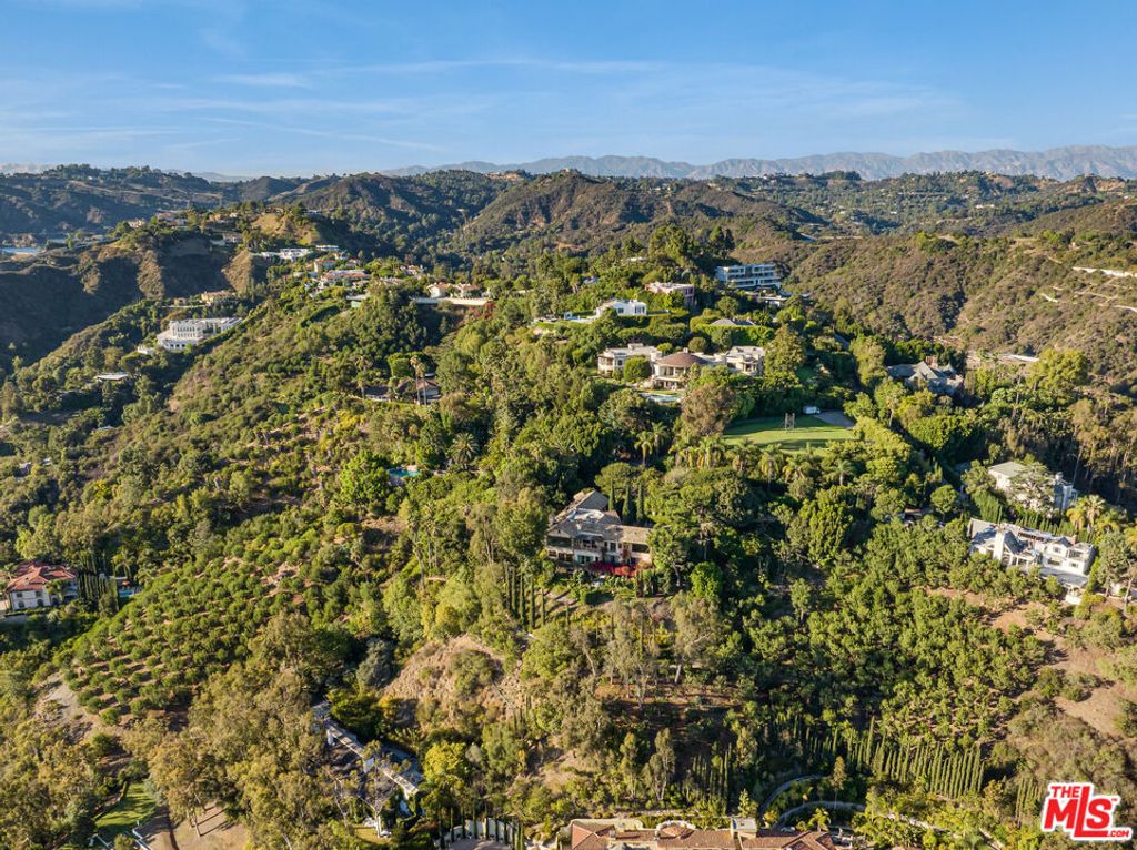 Photo of 1005 Bel Air Court, Los Angeles, CA 90077 (MLS # 25593139)