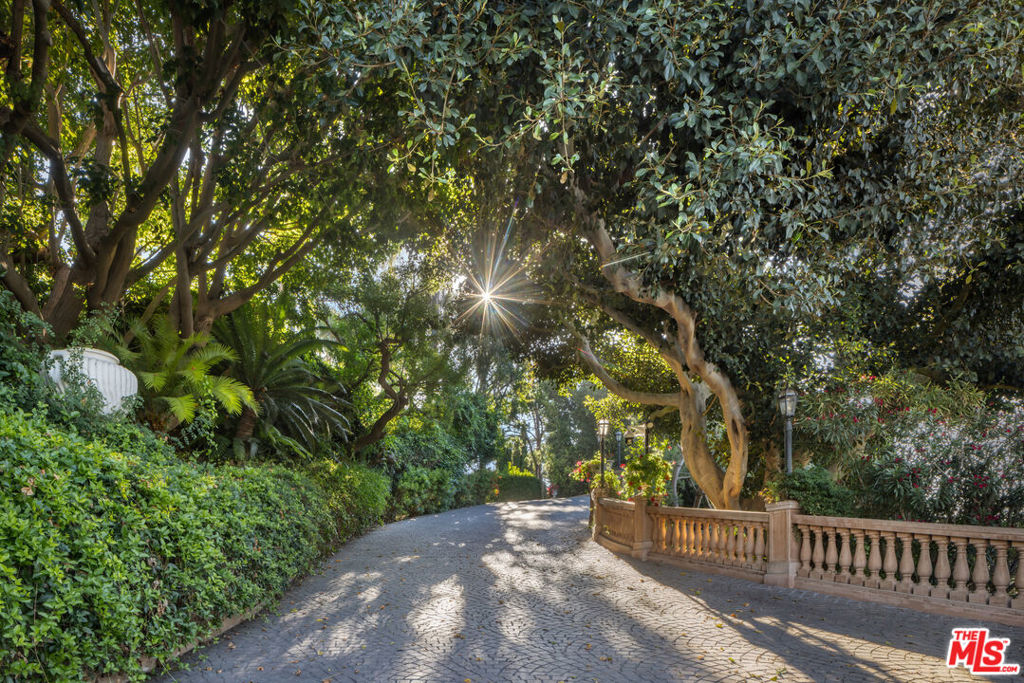 1005 Bel Air Court