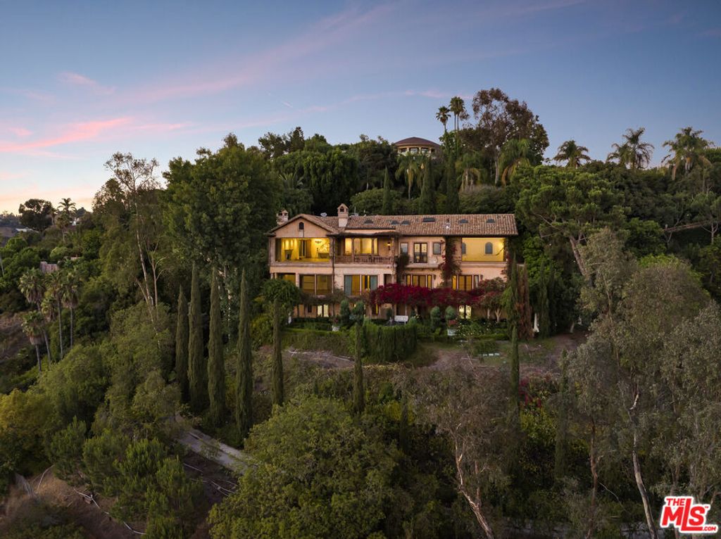 Photo of 1005 Bel Air Court, Los Angeles, CA 90077 (MLS # 25593139)