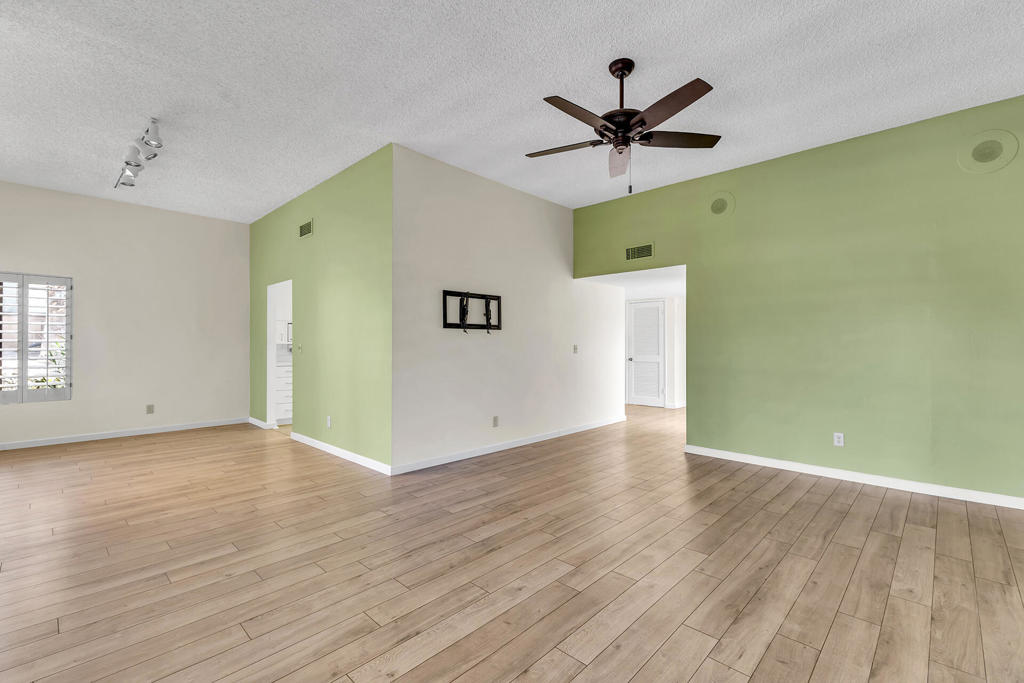Sommerset So. Palm D - Residential Lease