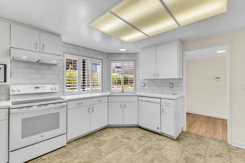 Sommerset So. Palm D - Residential Lease