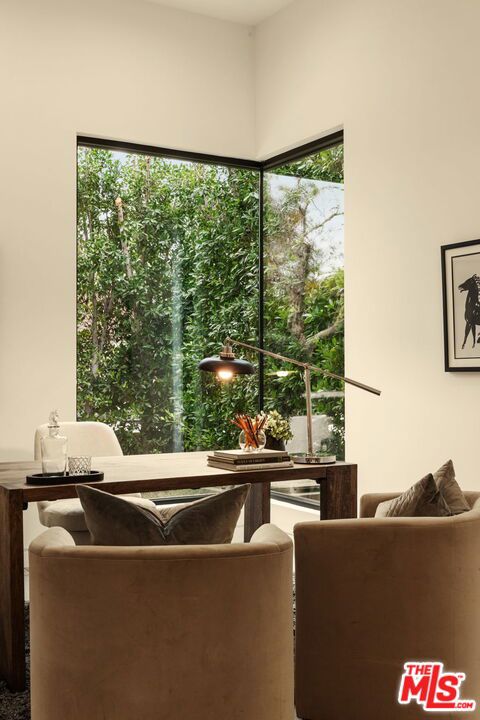 Properties 4 458 S Mansfield Avenue