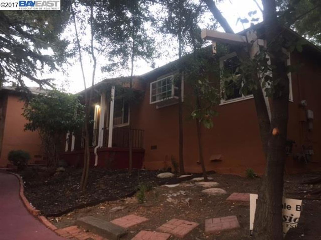listing image 130729727445804805056