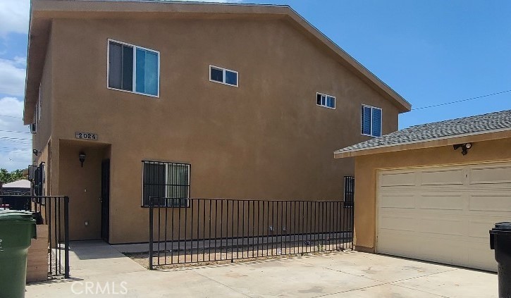MOVE IN READY!!!! 2 STORY DUPLEX FOR RENT! 5 BED 3 BATH WITH ATTACHED 2 CAR GARAGE..
SEPARATE BUILDING AND ALMOST SINGLE HOUSE PROPERTY WITH 2 MASTER BEDROOMS LARGE MODERN KITCHEN WITH APPLIANCES INCLUDED!! (STOVE, REFRIGERATOR AND RANGE HOOD TOP) RECESSED LIGHTING THROUGHOUT WITH MODERN ANEMITIES, CENTRAL HEAT, TANKLESS WATER HEATER, LAUNDRY CONNECTIONS IN LAUNDRY CLOSET, MOTION DETECTION LIGHTS IN RESTROOMS AND PLENTY OF CLOSET SPACE IN OTHER ROOMS, WINDOW SCREEN AND BLINDS AND SEPARTE FRONT YARD FOR BARBEGUE, CLOSE TO BIG SHOPPING CENTER(PLAZA LA ALAMEDA) &HUNTINGTON PARK CITY